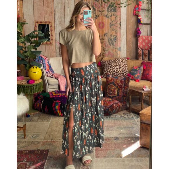 Natural Life Addie Midi Skirt Charcoal Bouquet Elastic Waist Size M 47542 - Picture 1 of 13
